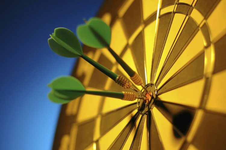 partnership-collaborazione-frecce-bersaglio-target-obiettivo-risultato